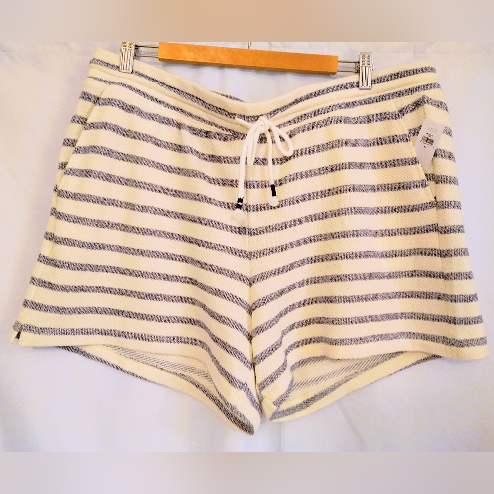 NWT Old Navy women's striped shorts XL